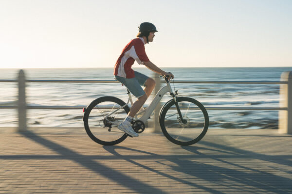 Rockrider E-Trekkingvelo E-ACTIV 100 – hoher Rahmen, Perl-Grau